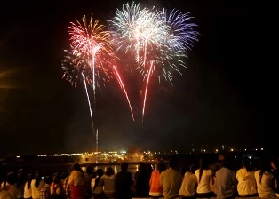 Hai triệu đồng một chỗ xem pháo hoa đêm Giao thừa ảnh 1