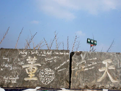 “Dịch” vẽ bậy lên di tích ảnh 1 “Dịch” vẽ bậy lên di tích ảnh 1