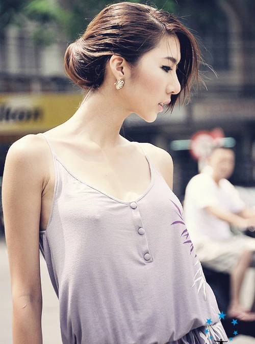 Ngọc Quyên "thả rông ngực" dạo phố! ảnh 2