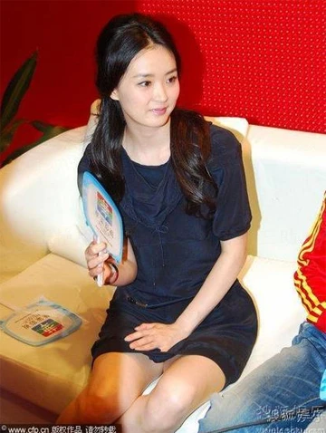 Vương Diễm ngượng vì lộ "hàng" ảnh 4