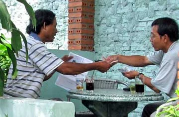 Đăng ký xe: Trăm sự nhờ “cò” ảnh 2