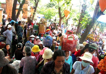 Hàng triệu lượt khách về Nha Trang nghỉ lễ ảnh 1