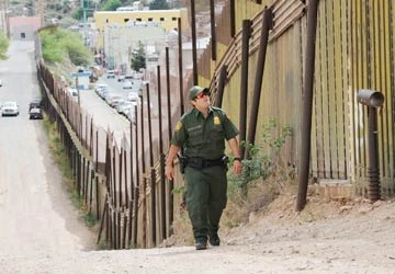 Mỹ tăng quân đến biên giới Mexico ảnh 1