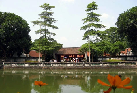 Giá vé tham quan Văn Miếu-Quốc Tử Giám tăng gấp đôi. (Ảnh: Nhim's blog)