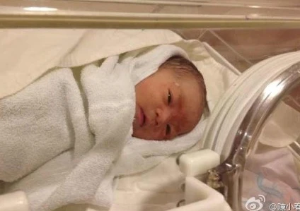 50 tuổi, Lưu Đức Hoa “ngất ngây” với hạnh phúc làm cha ảnh 1