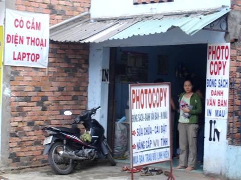 Sinh viên nhộn nhịp cầm đồ mùa World Cup ảnh 2