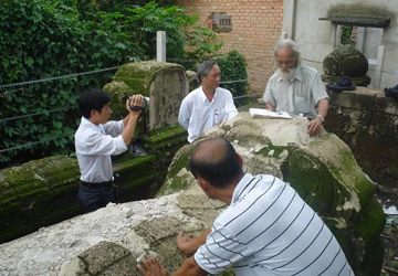 Ngôi mộ cổ 200 năm ở Đồng Nai bị đập phá ảnh 1