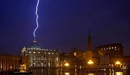 Sét đánh nhà thờ ở Vatican: Không phải điềm báo! ảnh 1 Sét đánh nhà thờ ở Vatican: Không phải điềm báo! ảnh 1
