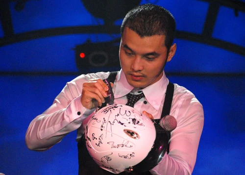 Váy của Minh Hằng bán được 26 triệu ảnh 5