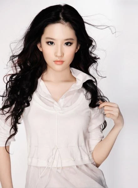 Lưu Diệc Phi: “Cô đơn có khi lại hay” ảnh 3