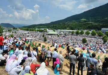 Tưởng niệm 15 năm thảm sát ở Srebrenica (Serbia) ảnh 1