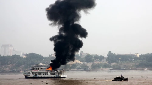 Diễn tập chống khủng bố trên sông Hồng ảnh 1