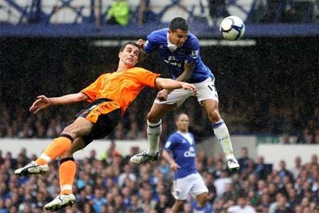 Những khoảnh khắc đẹp của Ngoại hạng Anh 2009-2010 ảnh 2