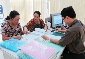 Rộ giấy tờ giả qua công chứng - Bài 1: Trăm kiểu giả mạo ảnh 1