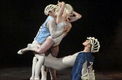 Tại sao “sex” trên sân khấu kịch luôn bị phản ứng? ảnh 1