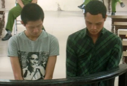 Chơi ma túy phê, hiếp dâm tập thể thiếu nữ 14 tuổi ảnh 1