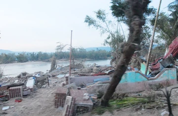 Bắc Phú Yên trường lớp tan hoang sau lũ ảnh 4 Bắc Phú Yên trường lớp tan hoang sau lũ ảnh 4