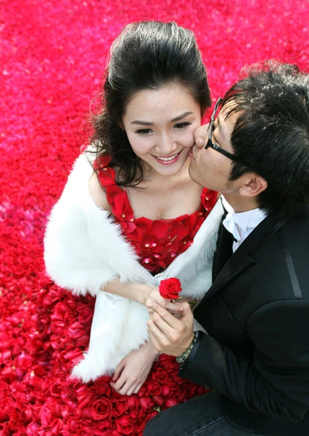 Cầu hôn thành công với chiếc váy 1999 đóa hồng ảnh 4