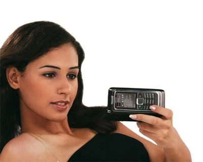 Nokia E90 được mệnh danh là cỗ máy truyền thông. Ảnh: Livingdigitalindia.