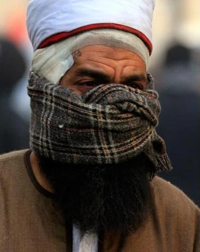 Những dụng cụ tự vệ sáng tạo của người biểu tình Cairo ảnh 11