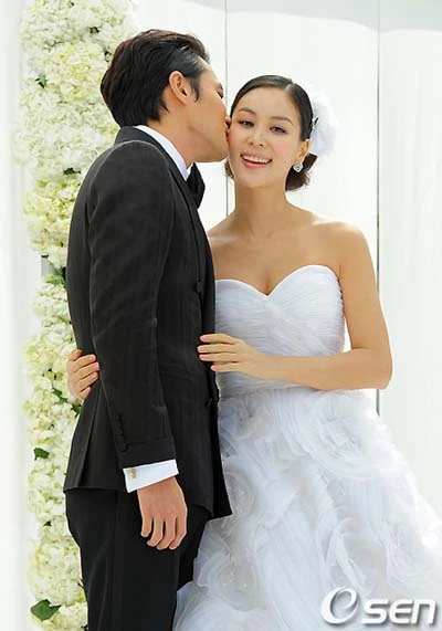 Hình ảnh đầu tiên về đám cưới Jang Dong Gun - Go So Young ảnh 9