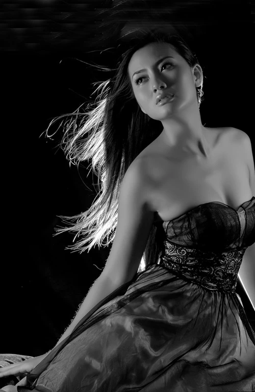 Ngọc Lan gợi cảm với đầm xẻ sâu ảnh 10