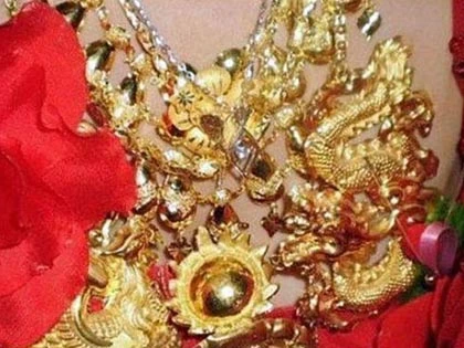 Cô dâu đeo 5 kg vàng, trị giá 6,7 tỉ đồng ảnh 5