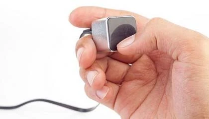 Kube 2 – Máy nghe nhạc MP3 cảm ứng nhỏ nhất thế giới ảnh 4 Kube 2 – Máy nghe nhạc MP3 cảm ứng nhỏ nhất thế giới ảnh 4