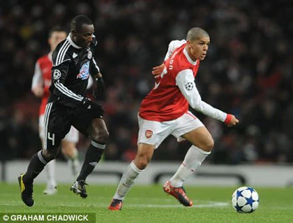 Denilson tuyên bố rời Arsenal: Cuộc tháo chạy bắt đầu? ảnh 1