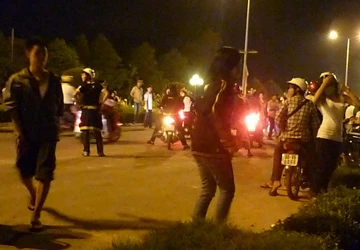 Gia đình quá nuông chiều hoặc quá hà khắc ảnh 1