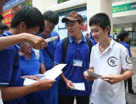 Đề môn Hóa nhẹ nhàng hơn Toán, Lý ảnh 14