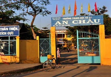 Học sinh đánh thầy giáo bất tỉnh ảnh 1