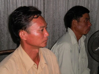 Tường thuật trực tiếp: Trục vớt chiếc xe khách bị lũ cuốn trôi - Phần 2 ảnh 1