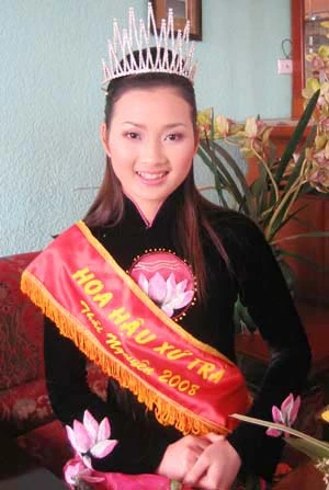 Hà Thị Thu Hiền đăng quang Người đẹp xứ Trà. Hà Thị Thu Hiền đăng quang Người đẹp xứ Trà.