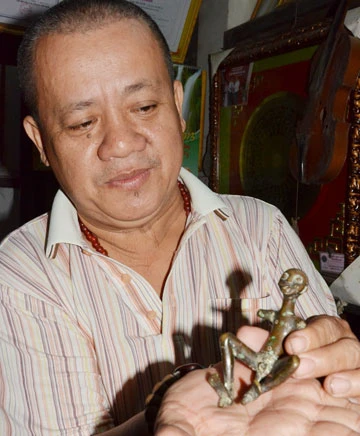 Ông Xênh cổ vật - Bài 2: Bí ẩn tượng người châu Phi ảnh 1 Ông Xênh cổ vật - Bài 2: Bí ẩn tượng người châu Phi ảnh 1