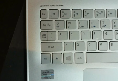 Cận cảnh bộ đôi ultrabook mỏng nhẹ nhất thế giới của Acer ảnh 4