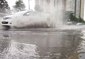 Nâng đường Nguyễn Hữu Cảnh chống ngập làn ô tô ảnh 1