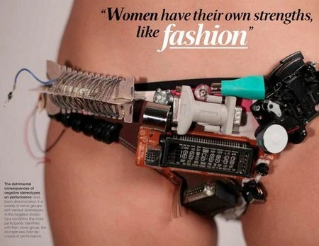 "Nóng bỏng" bộ bikini làm từ… linh kiện máy tính ảnh 3