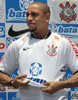 Roberto Carlos nhận lương cao ngất khi sang Nga ảnh 1