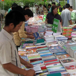 Sách mới thì đắt, sách cũ ai dùng? ảnh 1