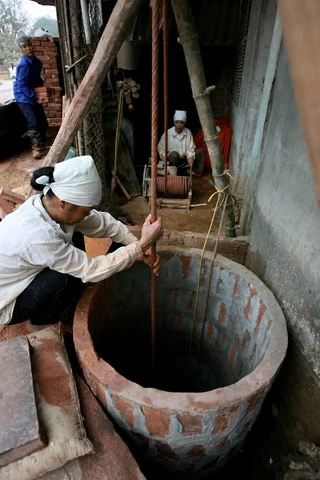 Những người làm việc "dưới âm phủ" ảnh 1 Những người làm việc "dưới âm phủ" ảnh 1