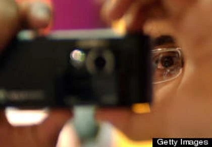 Học sinh lớp 6 tự quay clip khiêu dâm tại trường ảnh 1