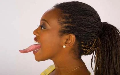 Cô gái có chiếc lưỡi dài nhất thế giới ảnh 2