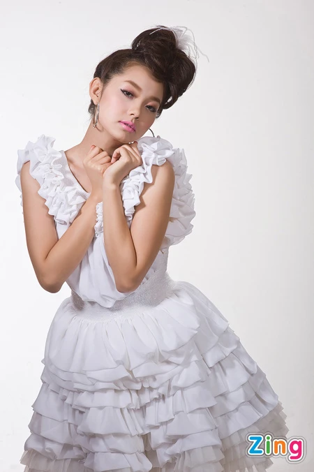 Minh Hằng khoe lưng trần gợi cảm ảnh 11