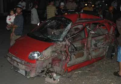 Kinh hoàng xe lửa tông sáu ôtô, ít nhất hai người chết, 26 người bị thương ảnh 3