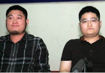 Bầu Hiển, bầu Thụy và những chiếc cúp ảnh 2 Bầu Hiển, bầu Thụy và những chiếc cúp ảnh 2