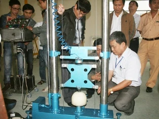 Đà Nẵng ngừng kiểm định mũ bảo hiểm ảnh 1