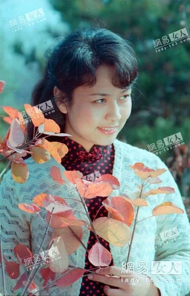 Ảnh hiếm thời trẻ của đệ nhất phu nhân Trung Quốc ảnh 7 Ảnh hiếm thời trẻ của đệ nhất phu nhân Trung Quốc ảnh 7