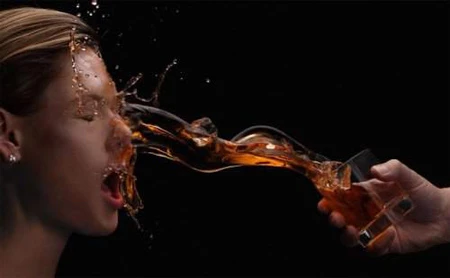 Quay chậm sự cố của con người như trượt vỏ chuối, bị hắt nước vào mặt... luôn đem lại giây phút thư giãn. Quay chậm sự cố của con người như trượt vỏ chuối, bị hắt nước vào mặt... luôn đem lại giây phút thư giãn.