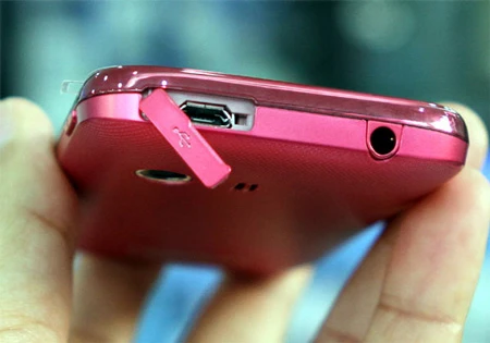 Ngắm Samsung Galaxy Y chính hãng màu hồng ảnh 9